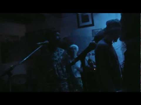 raconet - BANDA DE MESTIZAJE MUSICAL, QUE PASA DEL REEGEA AL ROCK, DEL ROCK AL AFROBEAT, DEL AFROBEAT, AL SKA.....RAICES AFRICANAS QUE SE TRANSFORMAN, SE ADOPTAN Y SE ...