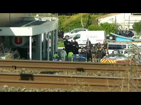 Terror in Frankreich: Polizist stirbt nach Geiselnahm ...