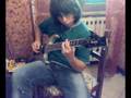 videos de Ragazzotto con chitarra elettrica