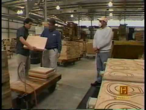Gibson - How Gibson Les Pauls Are Made.