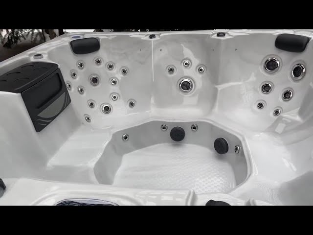 WOW! New 8 Seater Spa - 56 Jets - Fully Loaded - Free Delivery in Hot Tubs & Pools in Oshawa / Durham Region
