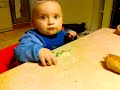 Aya spiser stuvning.mp4
