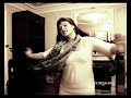 des mois qu'on lui court apr�s. entre le moment ou titi robin accepte la session acoustique et celui ou son emploi du temps lui permet de se retrouver quelques heures sur paris, plusieurs mois ce sont pass�s.  

on se retrouve enfin. dans un grand appartement parisien, en ce d�but novembre. le contraste est amusant, int�ressant. la musique de titi robin vit en dehors des fronti�res, elle traverse le monde, aime � faire le tour de la m�diterran�e, passant de l'afrique du nord � l'asie centrale en passant par les pays de l'est. elle s'enrichit chaque jour des rencontres, des d�couvertes, du quotidien. elle s'inspire de l'ordinaire comme de l'extraordinaire.  

titi robin est venu avec sa fille. le regard qu'il porte sur maria, sur l'artiste comme sur l'enfant, on l'avait crois� quelques mois plus t�t quand on �coutait ravi shankar � la salle pleyel nous parler de sa fille qui l'accompagne depuis quelques ann�es. ils arrivent tous les deux arm�s d'une gentillesse infinie et tellement sinc�re. un peu en retrait, titi robin s'installe toujours � l'�coute de sa fille.  

et puis la musique arrive. la guitare ou le bouzouki de titi, la voix de maria. le son de la terre, du voyage, de la poussi�re et du soleil revit dans un grand appartement haussmannien. la beaut� et la gr�ce. un peu d'amour que l'on vient d�poser � nos pieds. un cadeau merveilleux venant de deux personnes hors du commun. 

un immense merci � marie, maria et titi. a fred, nathalie et les enfants pour l'accueil. 

www.thierrytitirobin.com 

www.myspace.com/thierrytitirobin 

www.lecargo.org