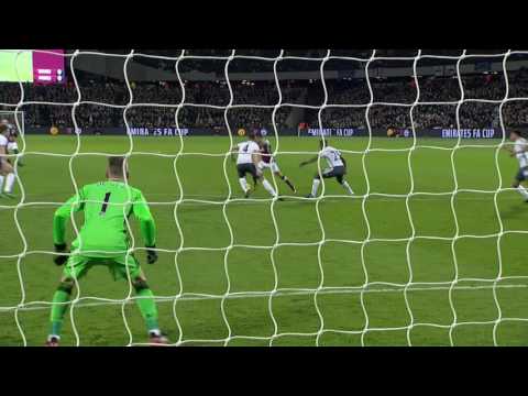 Video: Man United earn 6th straight PL win v. 10-man West Ham