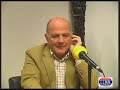 El profesor Manuel Alcántara Saenz de la Universidad de Salamanca, y Director del Instituto de Estudios de Iberoamérica y Portugal, con una vasta trayectoria académica y en el campo de la investigación pasa revista en esta entrevista a aspectos generales de la región y comenta, someramente, realidades específicas de algunos países.Las conclusiones de nuestro invitado son diáfanas. Por ejemplo, al referirse al ámbito de la política de reformas neoliberales, asegura que tuvieron un impacto notable y es precisamente en la sociedad latinoamericana donde han tenido una mayor repercusión. Algunas de las características tradicionales se han visto reforzadas, como sucede con la desigualdad; y otras han sido profundamente modificadas, como ocurre con el comunitarismo en beneficio de pautas de actuación mucho más individuales.
