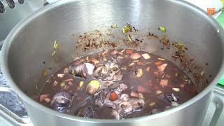 Kaninchen in Rotwein mit Puy-Linsen (Berglinsen)