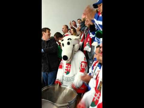 imotka - HUN - POL (jégkorong) Négy Nemzetek Tornáján Csúszka dobol.