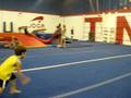 videos de Noah double back hand spring