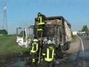 Fuoco distrugge cabina di un tir Fuoco distrugge cabina di un tir