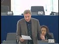 Frithjof Schmidt spricht im Plenum zu seinem Bericht über di