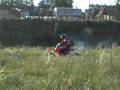 videos de Honda CR125 Track run and near crash