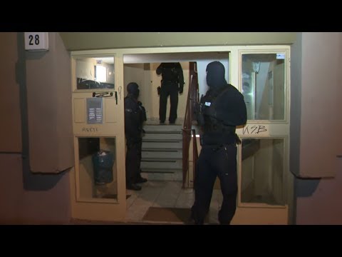Polizei-Razzien nach Überfall auf Geldtransporter und ...