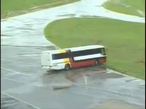 Auto Esporte - Perigos em pista molhada