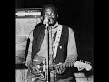 youlou mabiala & munsi kwamy sing this. rhythm guitar - brazzos or simaro, bass - possibly c�li bitshou (i don't think this is decca, although he had already joined), percussion - bosuma dessoin, maracas - ntoya, tenor sax - verckys, solo guitar - l'okanga lua ndjo pene luambo makiadi.