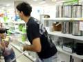 videos de Brigaa no meioo das lojas americanas