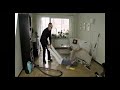 The Cleaning Woman : Nettoyer le sol avec une femme