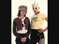 tank girl is a brittisch comic character writter bij alan martin and originally drawn by jamie hewlett. martin and hewlett first met in the mid-1980s in worthing, england, when martin was in a band called the university smalls. one of their favourite tracks of which was a song called 