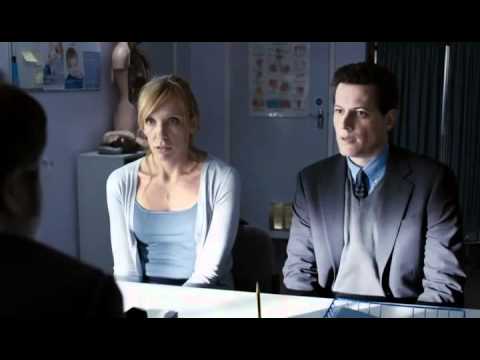 Foster (2011) BRRip 550MB