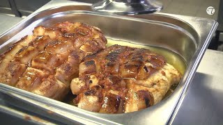 Krustenbraten "Rustikal" in Schwarzbiersoße und Majorankartoffeln Krustenbraten "Rustikal" in Schwarzbiersoße und Majorankartoffeln