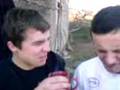 videos de Rade i Bobo jedu TRAVU