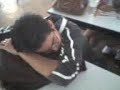 el weyon del micky dormido en clases