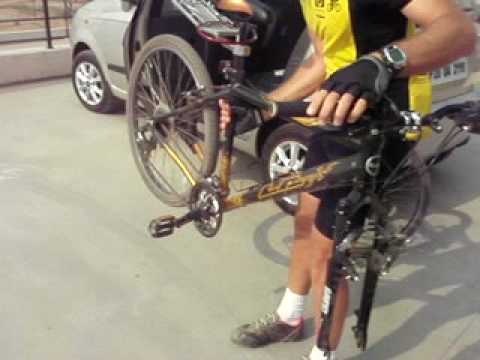 how to fit two bikes in a car
