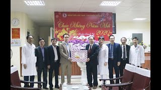 Bí thư Thành ủy Trần Văn Lâm tặng quà tại Bệnh viện Việt Nam - Thụy Điển Uông Bí