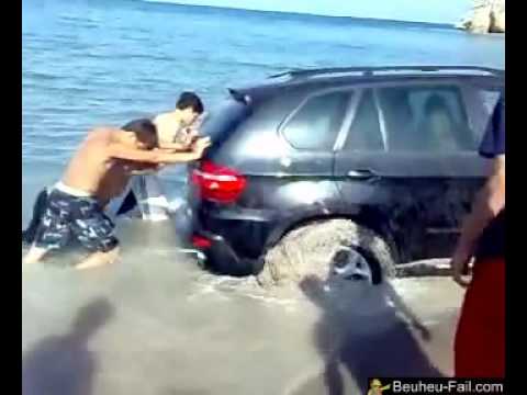 Une voiture a la mer FAIL  (86 lectures)