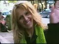 Αντώνης Ρέμος - ΧαμογέλασεΣτίχοι: Γιώργος ΘεοφάνουςΜουσική: Γιώργος ΘεοφάνουςΠρώτη εκτέλεση: Αντώνης ΡέμοςΜη μελαγχολείς ψάχνεις να βρειςαυτό που όλοι τους ζητούνΜια Κυριακή,μια εκδρομήμια αγκαλιά μέσα να μπουνκι ένα φιλί μια απειλήένα φτερούγισμα τρελόκαι μια φωτιά που να διψάγια της αγάπης το νερόΧαμογέλασεπάει πέρασεότι έγινε,έγινε μωρό μουτώρα εγώ είμαι εδώνα σου τραγουδώνα σου λέω το πόσο σ'αγαπώμη μελαγχολείς αφού μπορείςαπλά να ζήσεις τη στιγμήκαινούργιο φως σαν πυρετόςμη ψάχνεις άλλη αφορμήνα με κοιτάς να μου ζητάςδεν έχω όρια για ουρανόκαι θα'σαι εσύ γλυκό κρασίνα σε μεθύσω,να σε πιώ