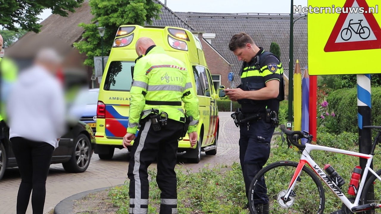 Wielrenner gewond na botsing tegen auto in Anloo(Video)