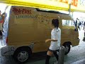☆駅前に止まっていた車にアニメを描きまくるマイクロミニの萌美女子♡♡+.ﾟ(￫ε￩*)ﾟ+.ﾟ ①