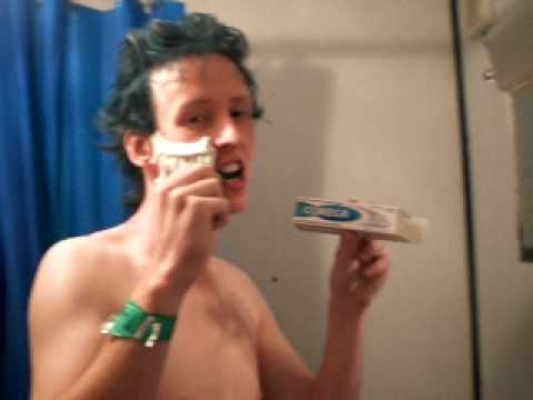 Grimmjow - reklama na fixačný krém Corega :D