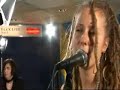 Mariska esittää Leevi and the Leavingsin kappaleen Poika nimeltä Päivi.