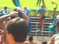 Os simpatizantes comecam com a frescura mas a torcida do Galo logo cala a boca da bicharada, detalhe: o video foi feito no meio dos simpatizantes, onde teoricamente, deveria sair maior o grito delas, mas nao e o que percebemos hehehe. A bicharada foi fazer o video e se f***.