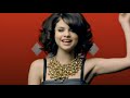 Selena Gomez singt 