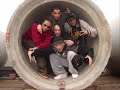 Tema inédito de Tote King en colaboración con el grupo de rap marroquí H Kayne titulado hip-hop exchange.El grupo marroquí está formado por 3issawa style, F'mo hadak y Dania y es uno de los clásicos en la escena de Marruecos,dado que lleva 13 años en activo.El tema vio la luz en RNE 5 con un repaso a la actualidad musical,y el pop(meten al rap en el saco de musica pop,no lo entiendo).Un tema que demuestra que en el hip-hop dan igual las nacionalidades,porque es muy dificil encajar dos idiomas tan distintos en un mismo tema. Bueno disfruten del video.