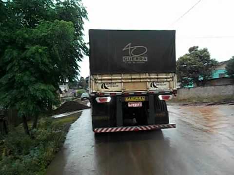 Vermeio manobrando bitren em um lugar apertado...