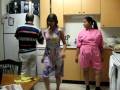 videos de Happy dancing family