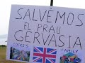 http://www.asturiasverde.com/candas Medio centenar de vecinos se movilizaron el día 1 de agosto, en defensa del Prau Gervasia y del parque de San Antonio en Candás, Asturias; se trató de un encuentro lúdico reivindicativo para evitar que la zona verde del prau Gervasia se transforme en aparcamiento. El encuentro se extendió desde las 11:30 hasta las 19 h. de la tarde; aunque algunos vecinos continuaron con la reivindicación en la zona verde.  Entre las acciones originales destaca la participación virtual de la familia Cock's, una familia inglesa que ha querido apoyar y estar presente al menos con sus fotografías, en la defensa del parque. La familia Cock's es una de las adhesiones que han llegado por Internet a la causa de la Plataforma.Vídeo asociación GREEN. Música 