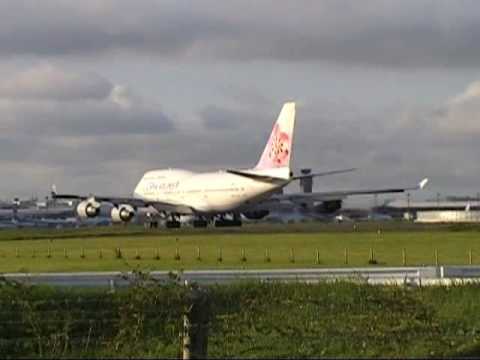 CHINA AIRLINES BOEING 747-400 【B-18212】