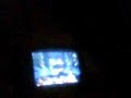 Löffel fällt vom Fernseher
