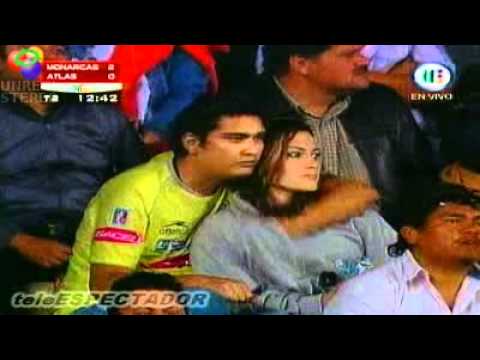 Δεν έβλεπαν το θέαμα, έγιναν …θέαμα! (ΒΙΝΤΕΟ) Δεν έβλεπαν το θέαμα, έγιναν …θέαμα! (ΒΙΝΤΕΟ)