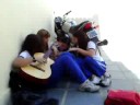 as cats cantando na casa de Aline