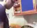 hector demuestra como se hace una buena tortilla de patatas
