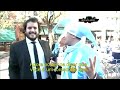 Oscar Filho usando controle remoto universal na Argentina