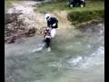 collecorvino pit bike nel fiume