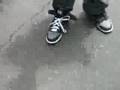 videos de Tie Your Shoes Without Using your Hands