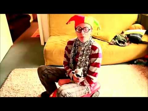 WhatTheCoOkiiex3 - Fan video :D ! ♥ Weil eure videos mich immer zum lachen bringen :) ! ♥ Lied : Ich tanz wie ne Kuh von DieAussenseiter Bilder : Von DieAussenseiter Videoaussc...