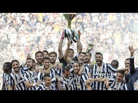 Juventus Campione! La premiazione allo Stadium -The Juventus champions lift the trophy at JStadium!