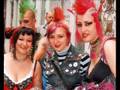 Gleichlaufschwankung  --Punks unterstand no Fun--